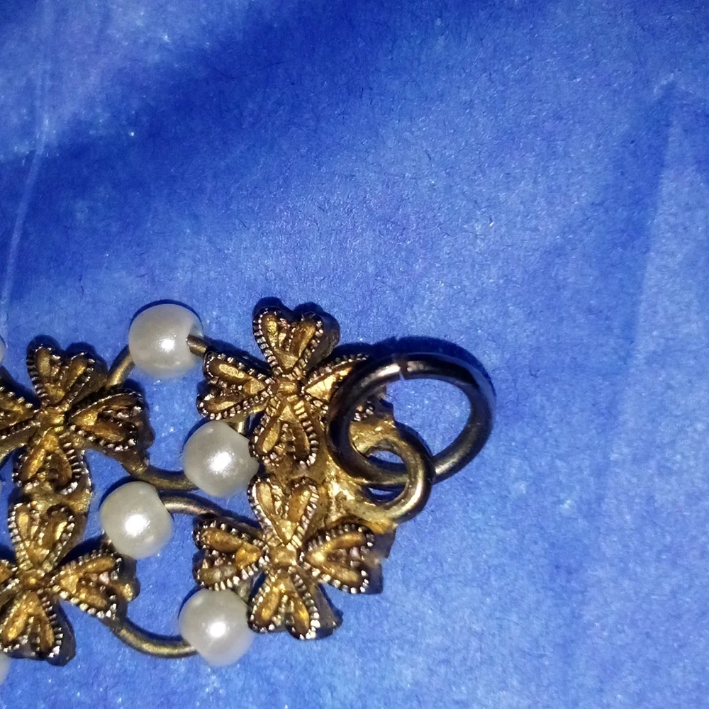 Beautiful Vintage Intricate Clover And Faux Pearl Bracelet 7 1/4 Inches